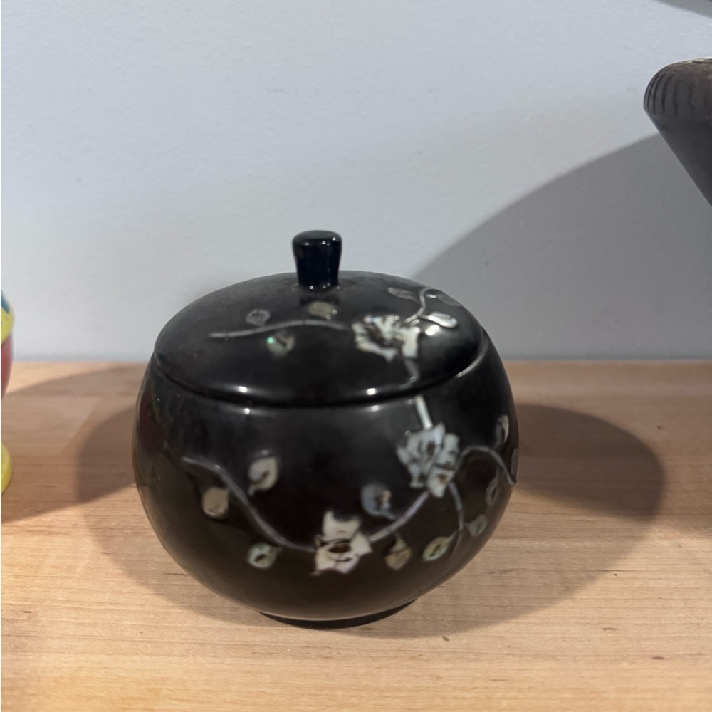 Elegant Black Mother of Pearl Inlaid Lacquer Bowl with Lid Mid-Century Vintage